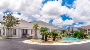 A residential area with houses, a swimming pool, and a landscaped garden. - Cozy Condo Near Baseball Fields and Zoo- Pool Tennis Courts Pickleball (Gulf Shores)