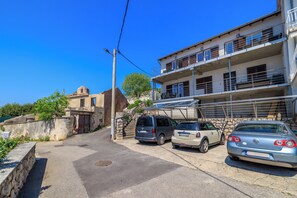 Exterior - Cozy apartment for 2-3 persons in Crikvenica with balcony & sea view (Crikvenica)