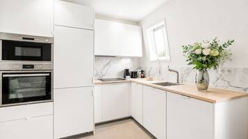 Apartamento superior, vistas a la ciudad | Cocina privada