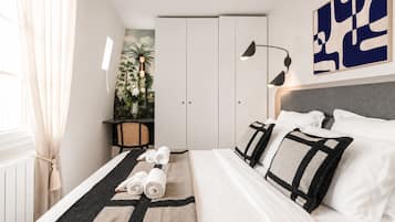 Superior Apartment, City View | Iron/ironing board, travel crib, free WiFi, bed sheets