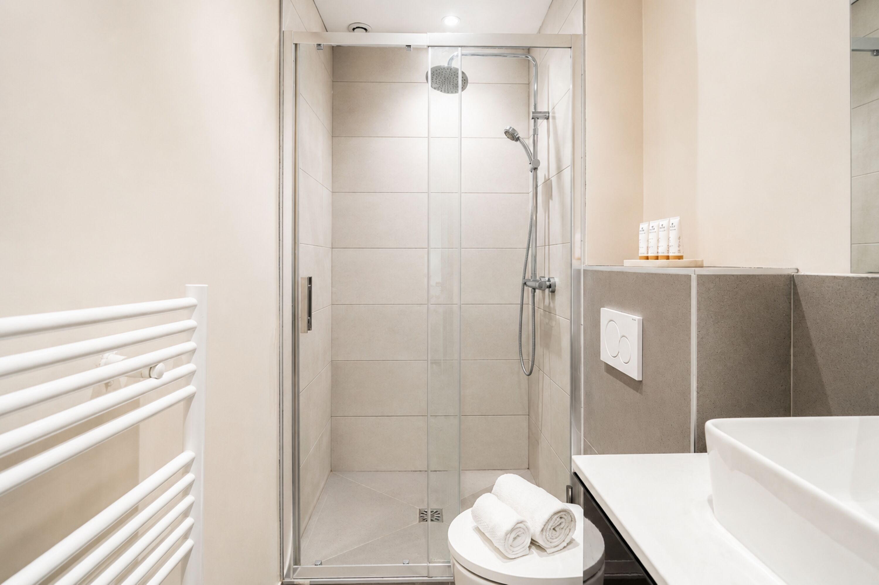 Apartamento superior, vista para a cidade | Banheiro