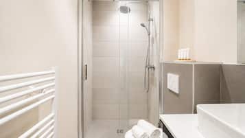 Apartamento superior, vista para a cidade | Banheiro