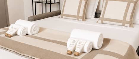 Superior Apartment, City View | Living area