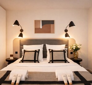 Superior Apartment, City View | Iron/ironing board, travel crib, free WiFi, bed sheets - 1522 Niel (Paris)