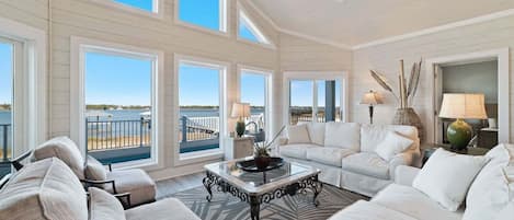 Casa, varias camas, acceso a la alberca (Baja Breeze) | Área de sala de estar