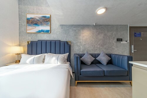 Huaqiang North Executive Apartment