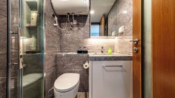 Superior Room, City View | Bathroom