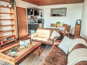Living area - Beautiful apartment for 2 people with WIFI, TV, patio and pets allowed (Schieder-schwalenberg)