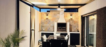 Luxury villa +heated pool+ EV charger