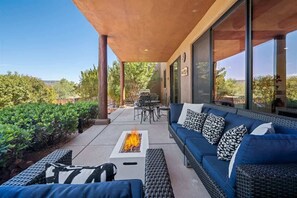 Terrace/patio - Iconic Red Rock Views, Luxury Southwest Style with (Sedona)