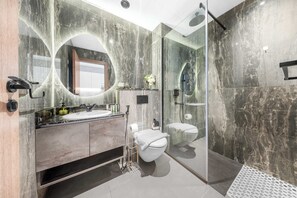 Shower, hair dryer, towels - Free housekeeping visits during your stay - StayShort - Relaxing Studio in Arjan that Sleeps 3 (Arjan)