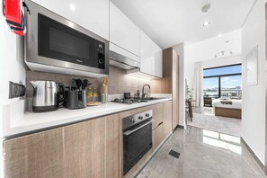 Fridge, microwave, oven, stovetop - Free housekeeping visits during your stay - StayShort - Relaxing Studio in Arjan that Sleeps 3 (Arjan)