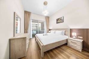 Iron/ironing board, WiFi, bed sheets - Free housekeeping visits during your stay - StayShort - Chic 1BR Sleeps 2 in Dubai Marina Near Metro (Dubai Marina)
