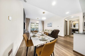 Dining - Free housekeeping visits during your stay - StayShort - Chic 1BR Sleeps 2 in Dubai Marina Near Metro (Dubai Marina)