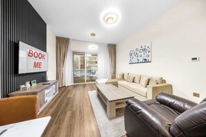 TV - Free housekeeping visits during your stay - StayShort - Chic 1BR Sleeps 2 in Dubai Marina Near Metro (Dubai Marina)