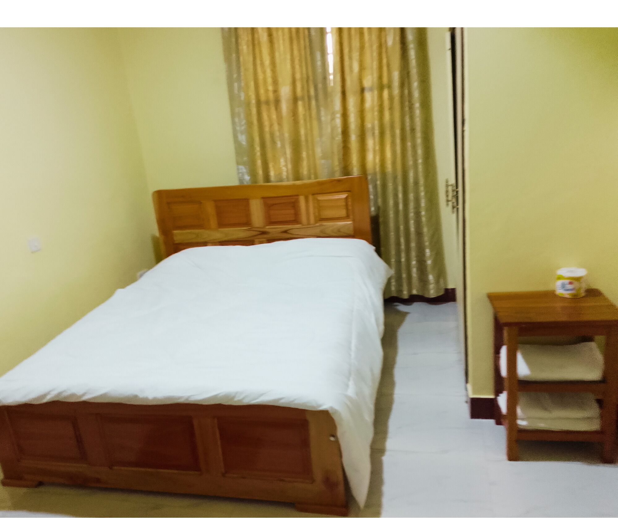 Huone, 1 parisänky, oma kylpyhuone