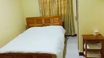 Huone, 1 parisänky, oma kylpyhuone