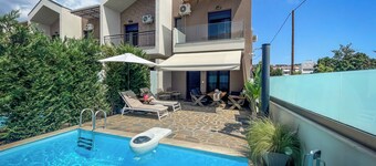 SithoniaRS Luxury Two Floor Maisonette with private Pool & Garden