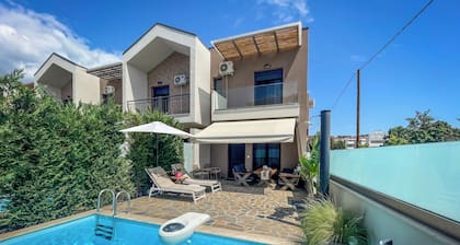 SithoniaRS Luxury Two Floor Maisonette with private Pool & Garden