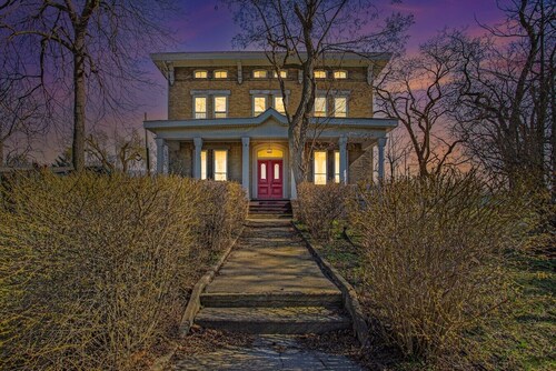 Ann’s Entire Apt @ the Historic McCormick House