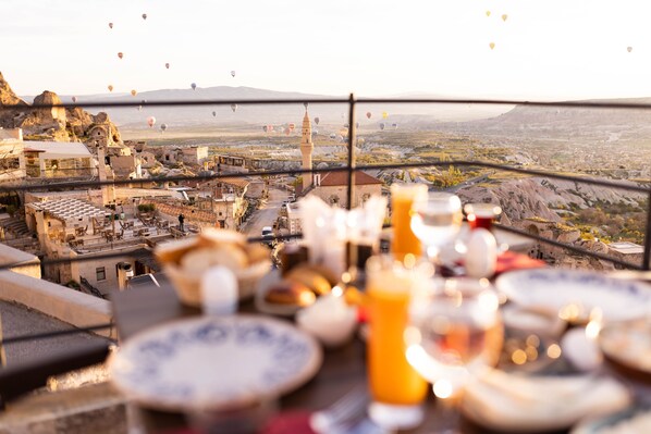 Outdoor dining - Olenda Cappadocia Hotel (Nevşehir)