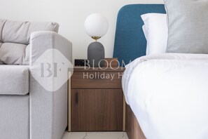 Iron/ironing board, free WiFi - Bloomfields Vibrant Stu in The Gate (Abu Dhabi)