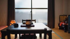 A room with a table, a chair, a window, and a lamp. - 福助Hakuro   double bath; 5mins to Metro;Nipponbashi Namba7mins;Nara direct (大阪市 東成区　大今里西 3-13-10)