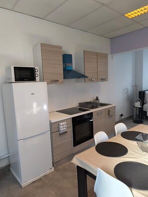 Private kitchen - STUDIO COSY 1 in DOUR / ENGYH house 3 (Dour)