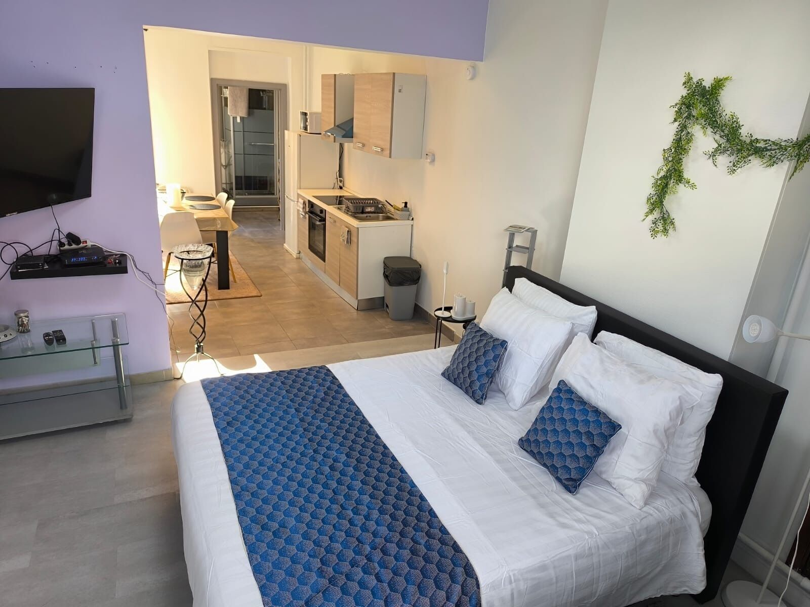 1 slaapkamer, een strijkplank/strijkijzer, wifi, beddengoed