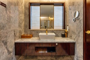 Deluxe 2-bed Room | Bathroom | Hair dryer, towels, soap, shampoo