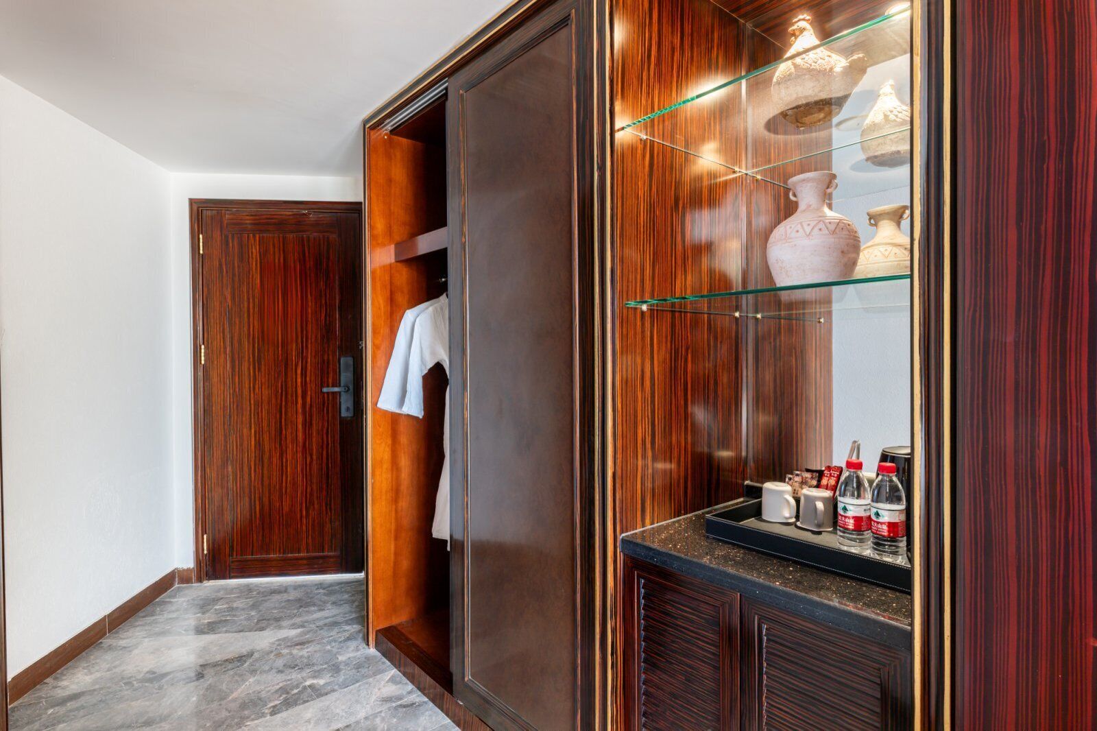 Deluxe Double Room, Balcony | Interior