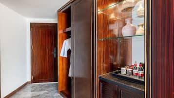 Deluxe Double Room, Balcony | Interior