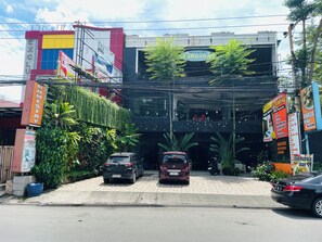 Front of property - Hotel O near Primaya Hospital formerly (Makassar)
