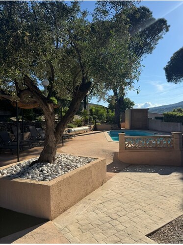 SAINTE MAXIME - Mazet with swimming pool, Close to town center and beaches