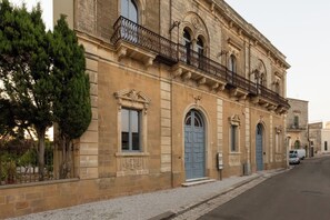 Bagian depan properti