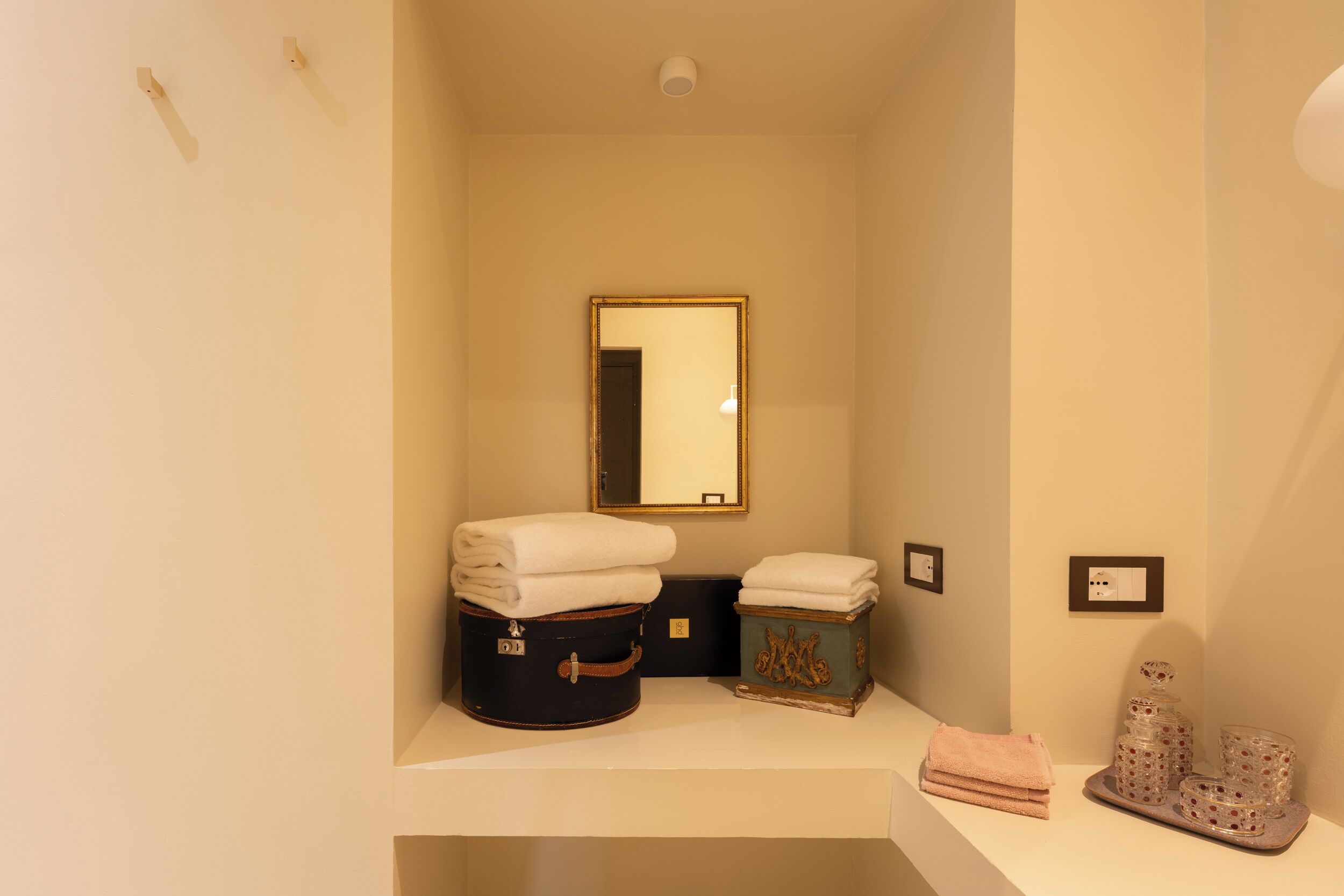 Classic Apartment | Bathroom