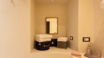 Classic Apartment | Bathroom