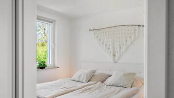 WiFi, bed sheets