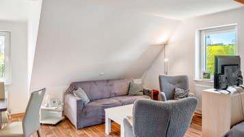 Fernseher, Tischtennisplatte