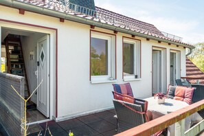 Outdoor dining - Sunset Vacation Apartment – Your Retreat in the Heart of Nature (Herzberg am Harz)
