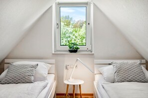 WiFi, bed sheets