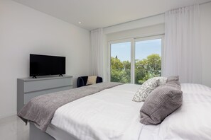 2 bedrooms, in-room safe, free WiFi, bed sheets - Modern vacation apartment with whirlpool near the sea (Dramalj)
