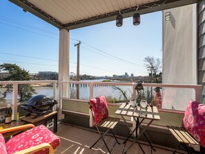 Outdoor dining - Gorge Vista - beautiful views over the Gorge Waterway by Victoria Prime! (Victoria)