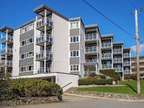 Exterior - Gorge Vista - beautiful views over the Gorge Waterway by Victoria Prime! (Victoria)