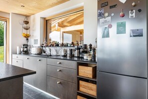 Interior - Chalet Bergblick: Mountain View, Private Terrace & Wi-Fi (Rimsting)