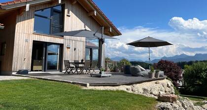 Chalet Bergblick: Mountain View, Private Terrace & Wi-Fi