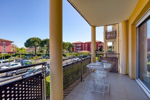 Property grounds - Cosy Renovated Apartment Near the Beach With Balcony (Lattes)