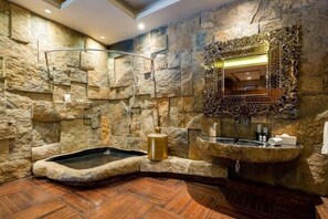 Bathroom - Ama Stays Trails Kailash House Kodaikanal (Kodaikanal)