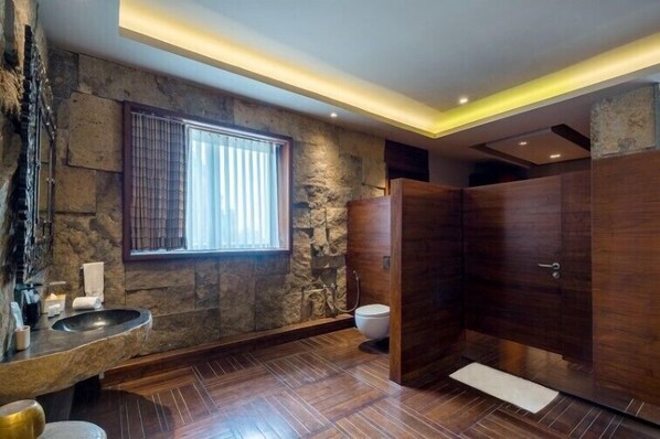 Bathroom - Ama Stays Trails Kailash House Kodaikanal (Kodaikanal)