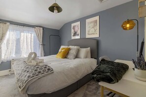 Iron/ironing board, WiFi, bed sheets - The Hub Exeter - Short Stays UK Ltd (Exeter)